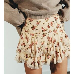 NWT ZARA FLORAL RUFFLE MINI SKIRT